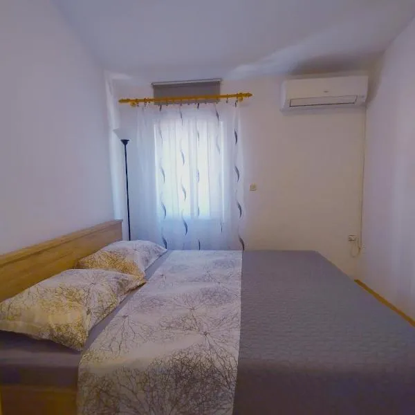 Room Omera, hotel in Pula