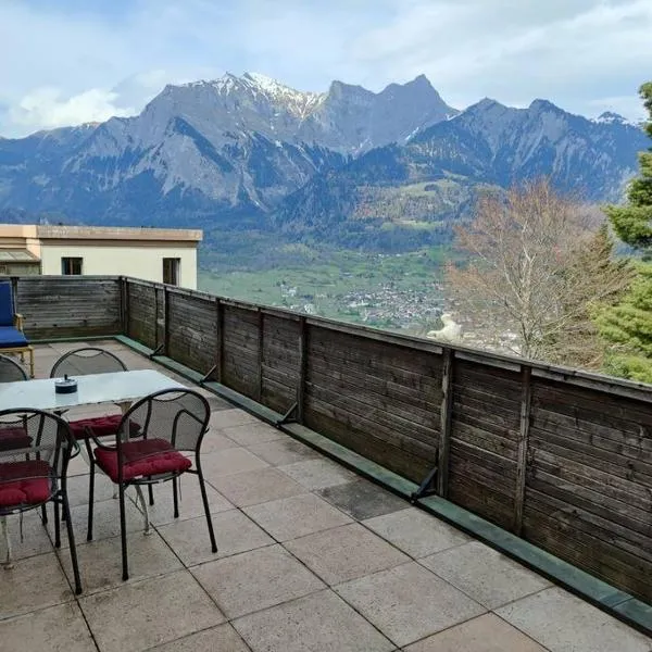 Grosse 2 ZImmer Wohnung mit Terrasse: Bad Ragaz şehrinde bir otel