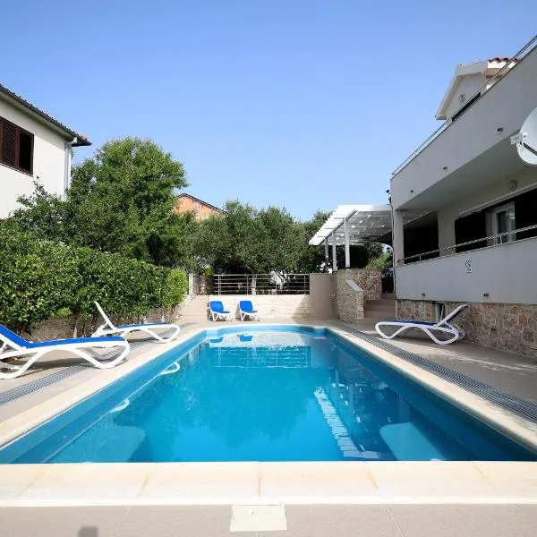 Apartments Slanica-Murter, hotel in Murter