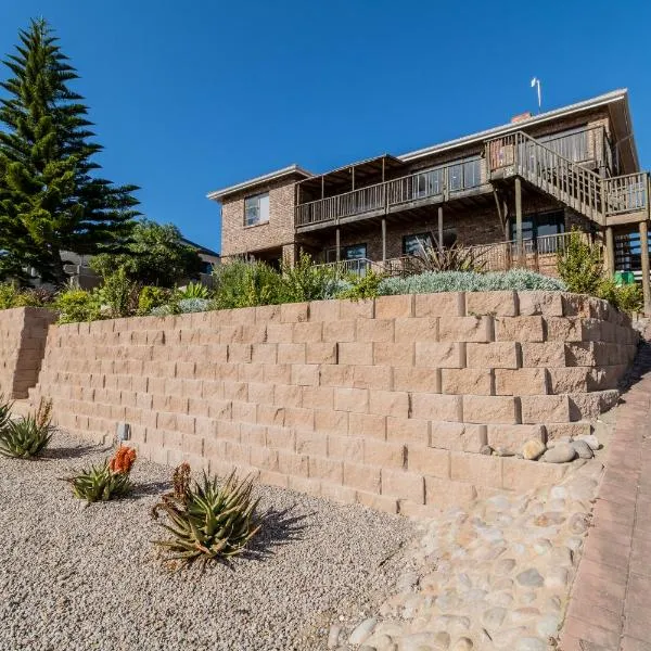 Beautiful and modern 4 bedroom 2 bathroom house, hotell i Klein Brak Rivier