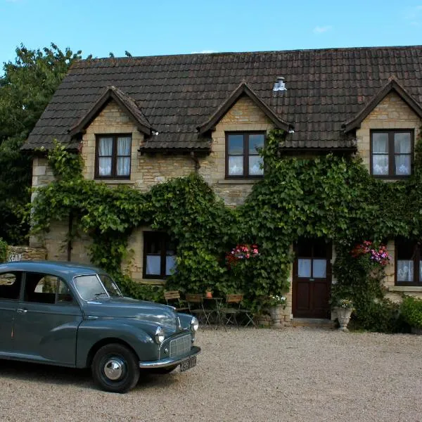 Fosse Farmhouse Holiday Cottages, hotel v destinaci Chippenham