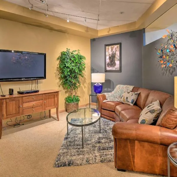 Idyllic Dtwn Anchorage Condo with Fireplace!, hotel in Anchorage