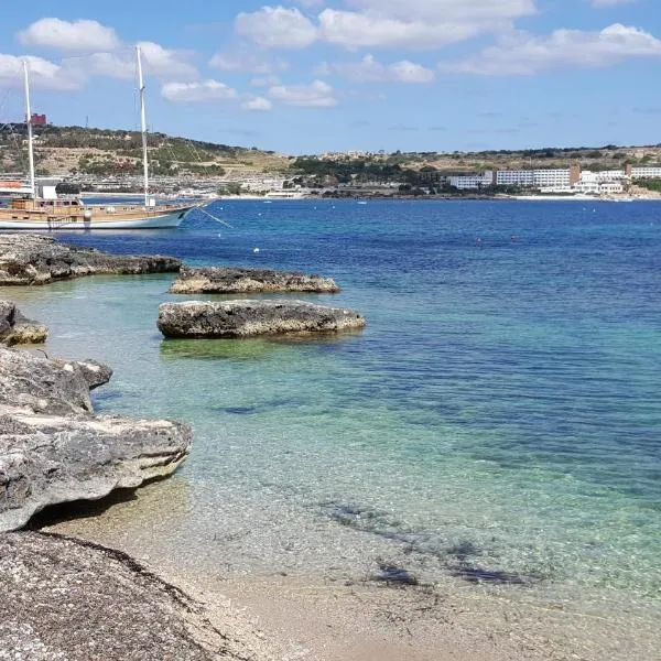 Modern confortable room for 1 Person only in a shared flat close to beach, hotel in Mellieħa