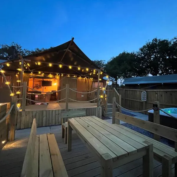 Jungle Book Safari Tent, hotel in Tenby