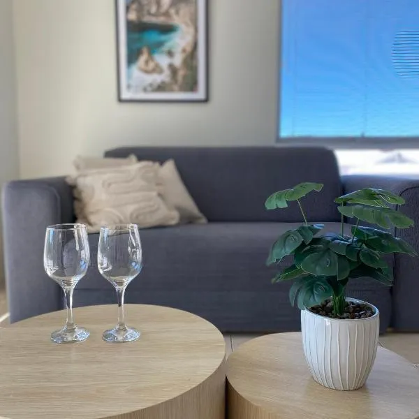 Modern Luxury 1 Bedroom Apartment - Walk to the shops! Free Wifi, hotell i Yanchep