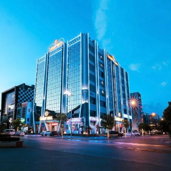 Luxury6 Hotel, khách sạn ở Ðong Thon