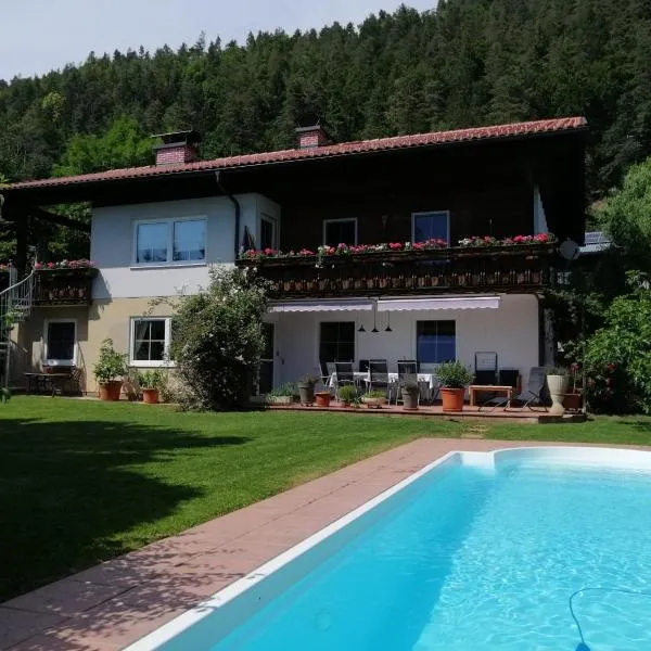 Ferienwohnung mit Pool in Wörthersee Nähe, hotel in Dellach