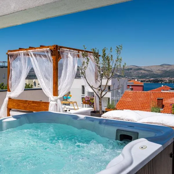 Rooftop Spa, hotel v Trogiri