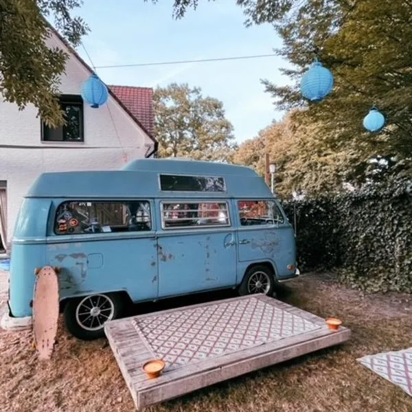 GLAMPING VAN BETTY SUE (Tomorrwloand 5minutes walk), hotel u gradu 'Rumst'