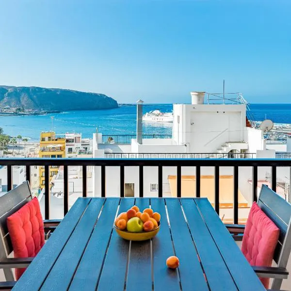 Cosy apartment with sea view en el centro Los Cristianos、アロナのホテル