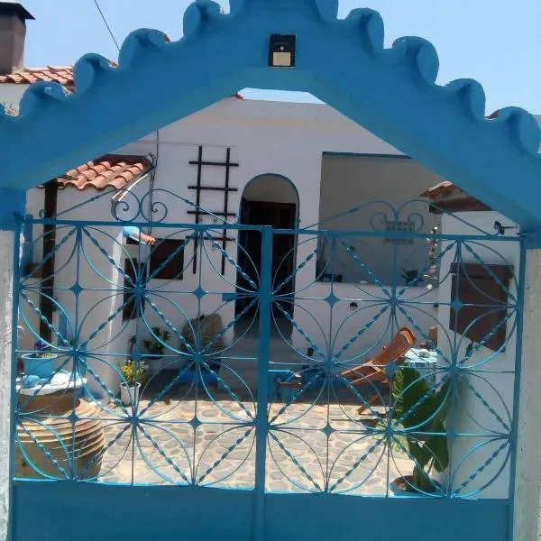 Island house in Elika - Marathias, hotel in Elíka