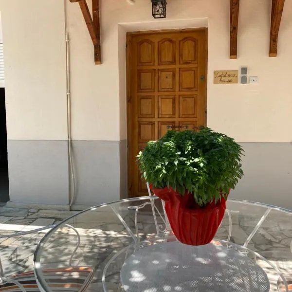 Catalina's house -Μικρή εξοχική κατοικία με αυλή & parking, hotel v destinaci Xylokastro