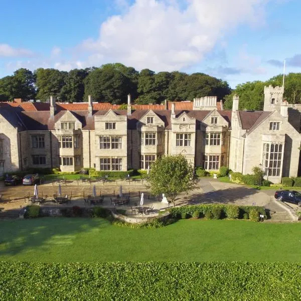 Redworth Hall Hotel- Part of the Cairn Collection، فندق في Headlam