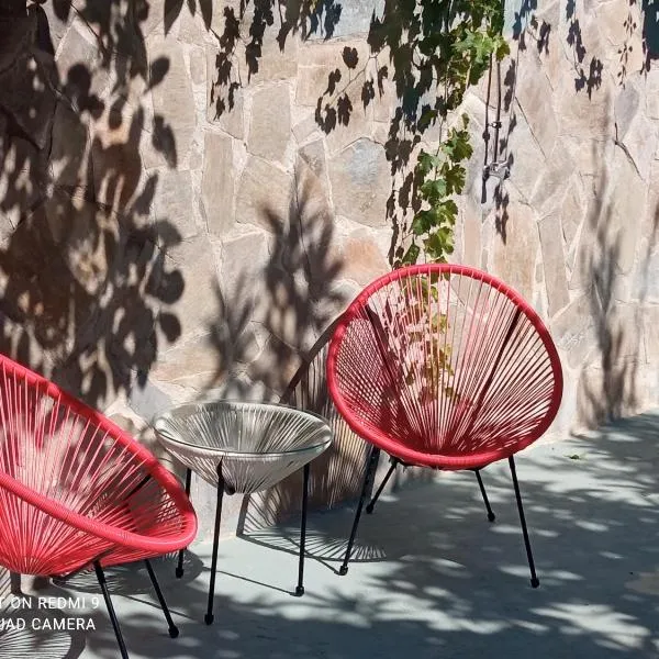 Xaido's House near airport port sea – hotel w mieście Artemida