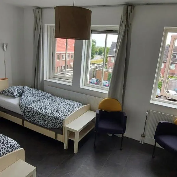 Airbnb 'Logeren aan het plein' in het centrum van Meppel, hotel en Meppel