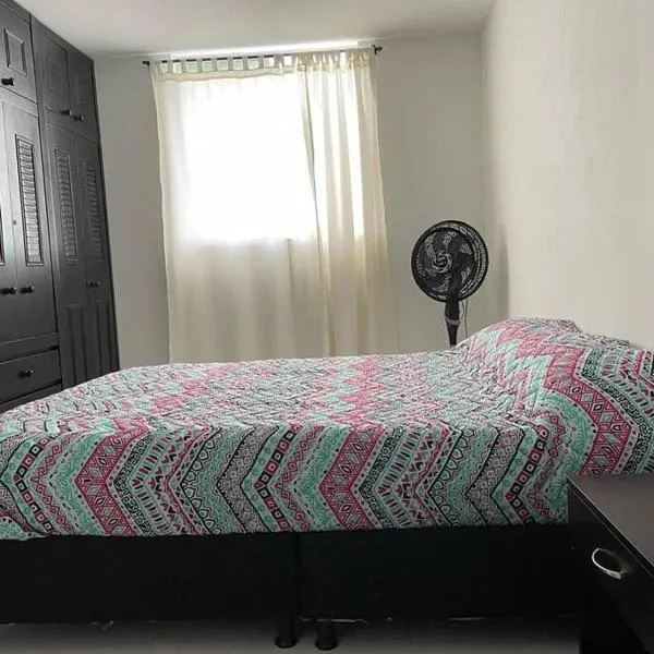 Confortable Apartamento en Ibagué con piscina solo Fines de semana solo para FAMILIAS, hotel in Ventaquemada