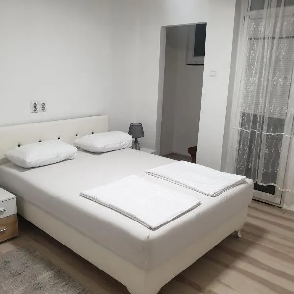 Apartman Lana, hotel em Bosanski Novi