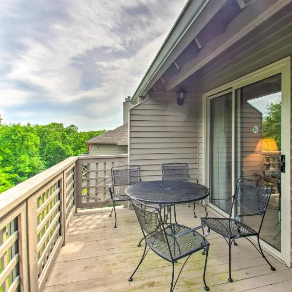 Idyllic Wintergreen Condo with Resort Amenities, hotel in Faber