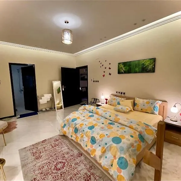الجوهرة الزرقاء بجوار قرية السماء - سما أبها, hotel in Abha