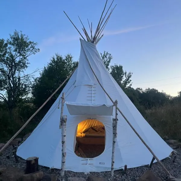 Romantic Wildlife Tipi Teepee Tomnatic Bihor Romania Apuseni, hotel in Luncasprie