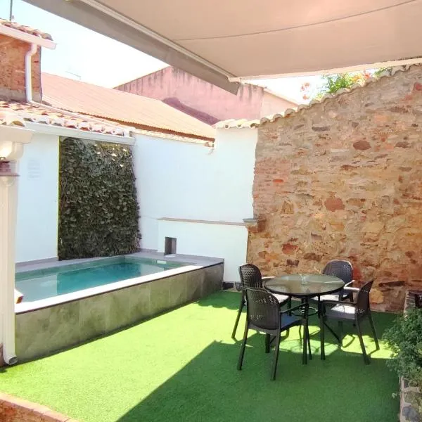 Casa Rural La Salamandrija- con piscina- petfriendly โรงแรมในLa Roca de la Sierra
