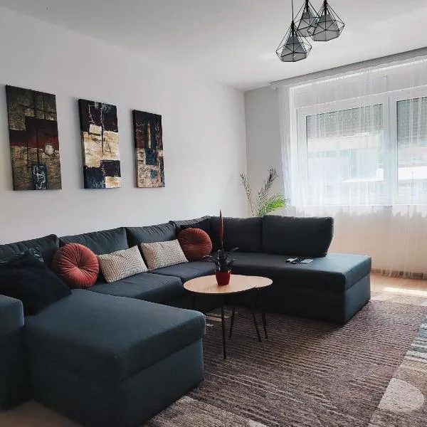 Spacious and Modern Apartment in Town Center, hotel in Konjic