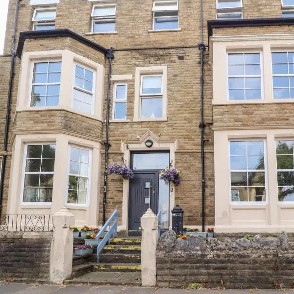112 Balmoral Road, hotel in Morecambe