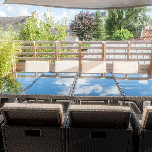 Maison avec terrasse plein sud à 7 min de la gare, hôtel à Nantes