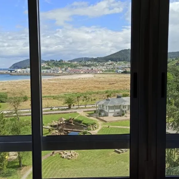 Piso luminoso y acogedor en primera línea de playa Covas Viveiro, hotel in Vivero