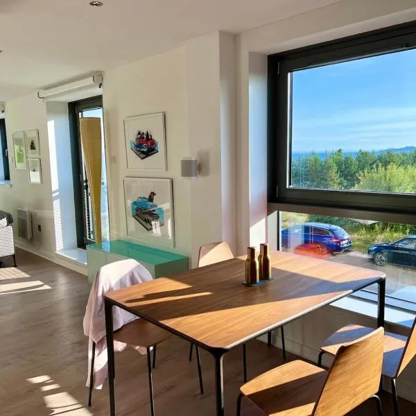 Beautiful modern sea-side apartment in the city, hotel v destinaci Edinburgh