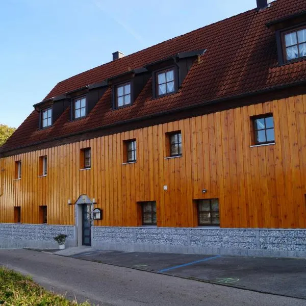 Gelber Löwe B&B Nichtraucherhotel, hotel in Roßtal