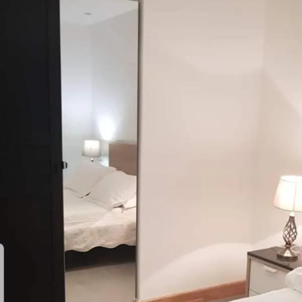 Jadwin Beautiful Room Share toilet 2 people, hotel v Londýně