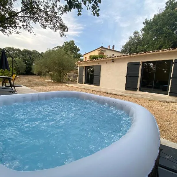 Appartement de charme avec jaccusi, hotel v destinácii Vézénobres