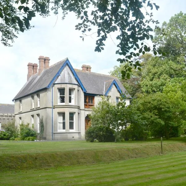 Kiltariff Hall Country House, hotel in Bannvale