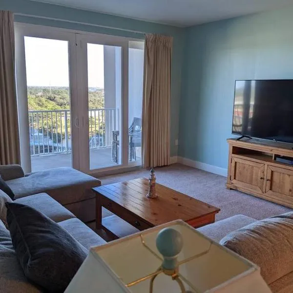 Spacious, cozy 2brd /2bath condo - LakeTown Wharf, hotel in Panama City Beach
