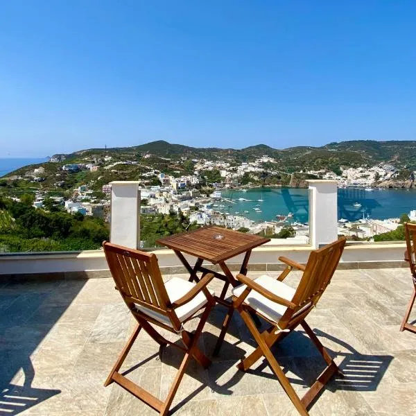 Domus Ɫ Ponza, hotel in Ponza