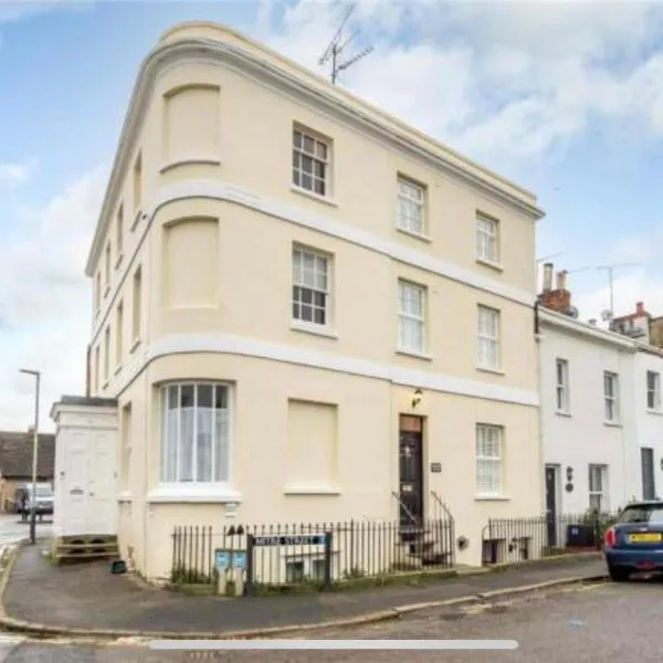 Unique & Stylish Town House, central Cheltenham, hotel v destinaci Cheltenham