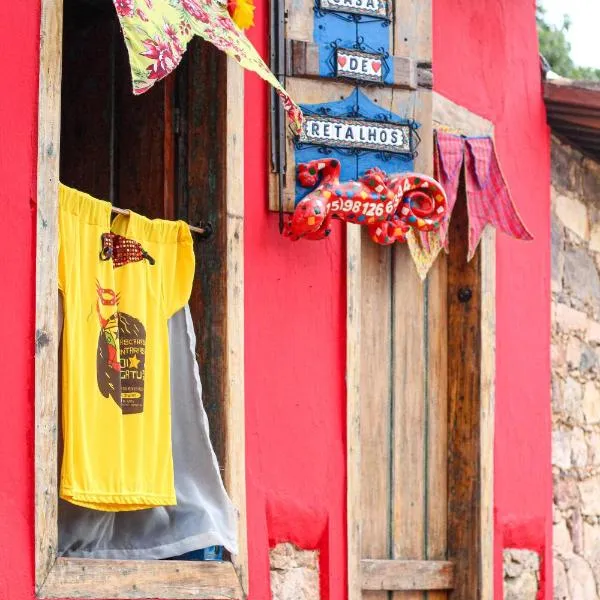 CASA DE RETALHOS Boutique Albergue, casaril histórico, com 5 suítes individuais e cozinha coletiva, no coração da vila de Igatu-Ba, que preserva fortes traços culturais da época do garimpo, venha viver uma experiência única!, hotel em Andaraí