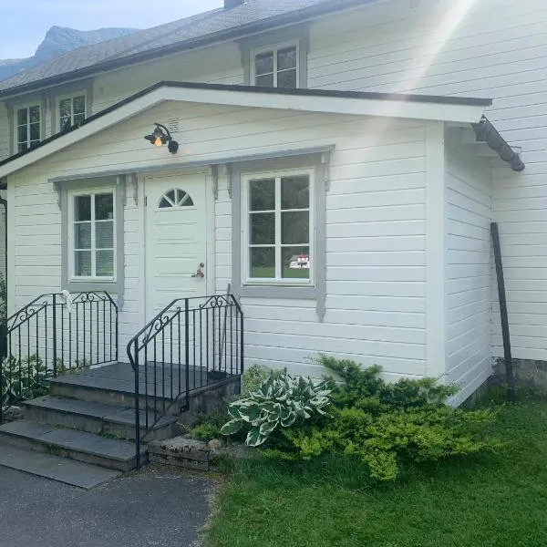 Engen Gård, hotel in Innfjorden