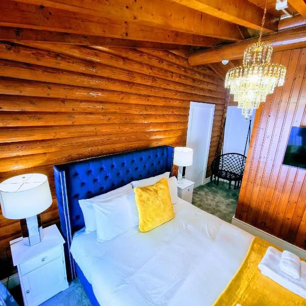 Kaoglen Apollo-Hot tub-Cairngorms-Pet friendly, hotel v destinaci Balnald