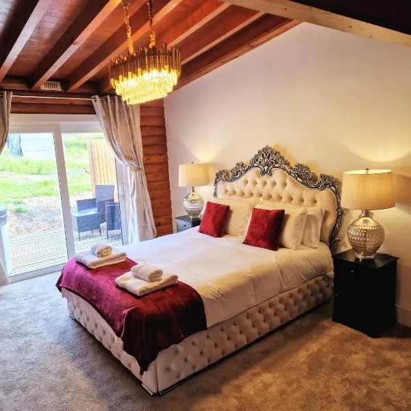 Kaoglen-Spruce-Hot Tub-Forrest Setting-Pet Friendly, hotel Balnaldban