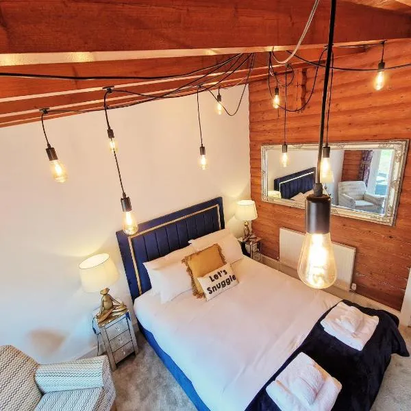 Kaoglen Squirrel Drey-Hot Tub-Pet Friendly-Perth, hotel v destinaci Balnald