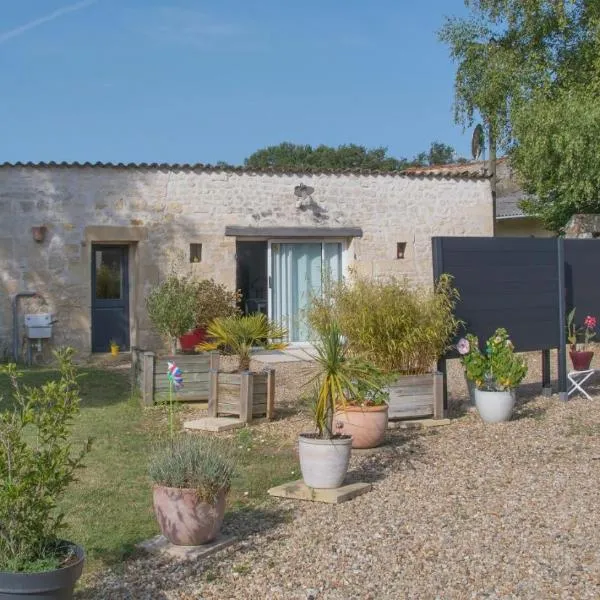 Gîte du timbre, hotel in Saint-Quantin-de-Rancanne