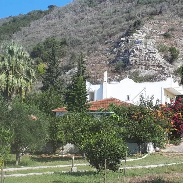 Villa Dunes 350m from the sandy beach, hotel di Kalogria