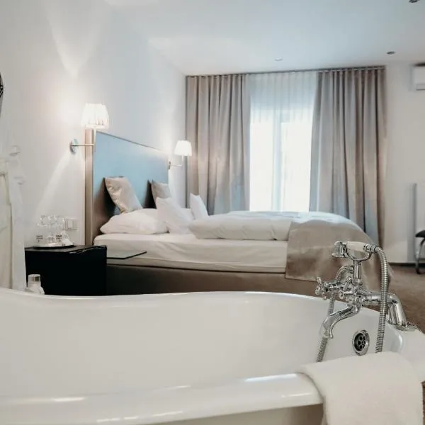 Hotel Crystal, hotelli kohteessa Saarbrücken