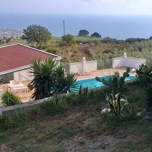 Villa vista mare con piscina, hotel in San Pietro in Amantea