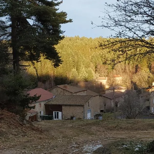 Au Chat Perché, hotel em Chambon-sur-Dolore