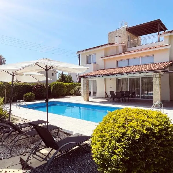 Villa14 Sea Breeze: Klorakas şehrinde bir otel