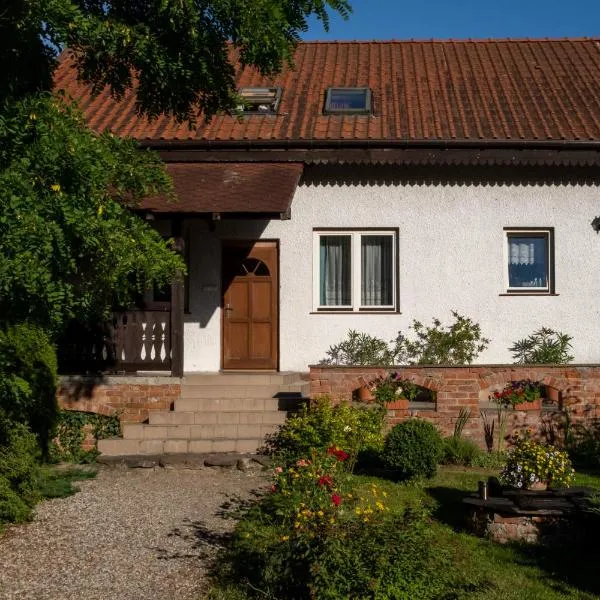 Dom na Mazurach Gąsiorowo, hotel en Rasząg