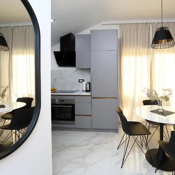 Luxury Apartments Monika near the sea with private parking, hotel in Bibinje